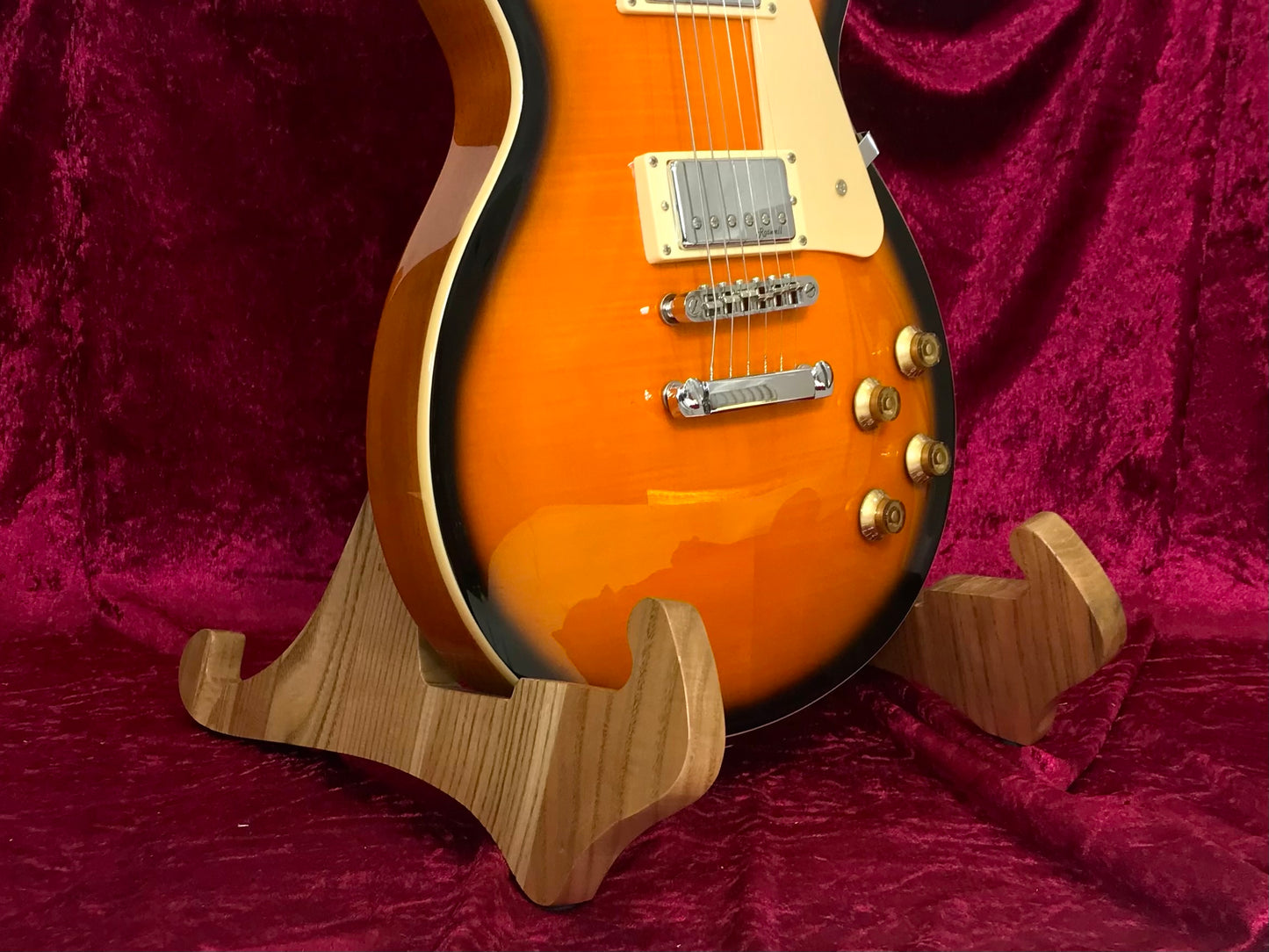 The Universal Dannan Wooden Display Guitar Stand - Light Walnut